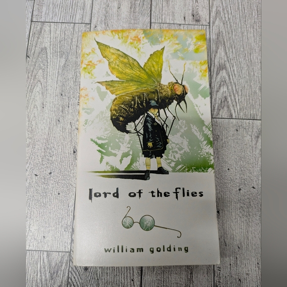 Lord of the Flies Book - Picture 2 of 5